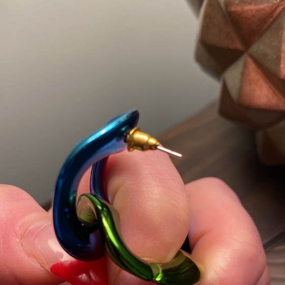 SALE! ⭐️ 2 for $20 NEW!! Chain Link metallic large earrings!! - Picture 4 of 4